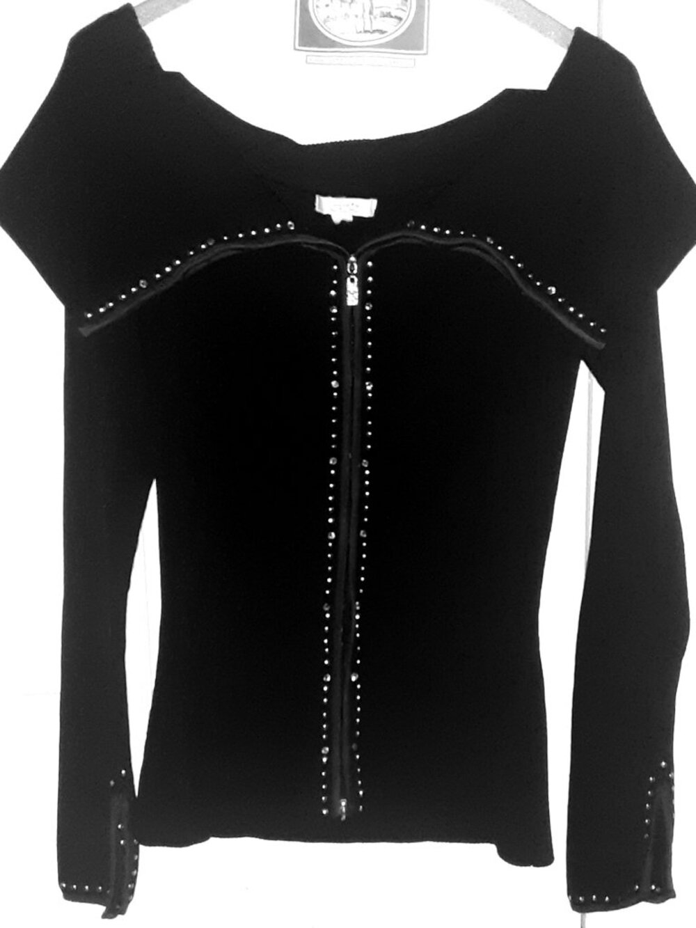 Cache off-shoulder studded sweater
